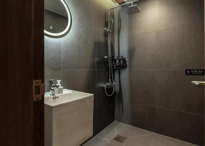 Loop Retreat By Anook Gangnam 2 酒店